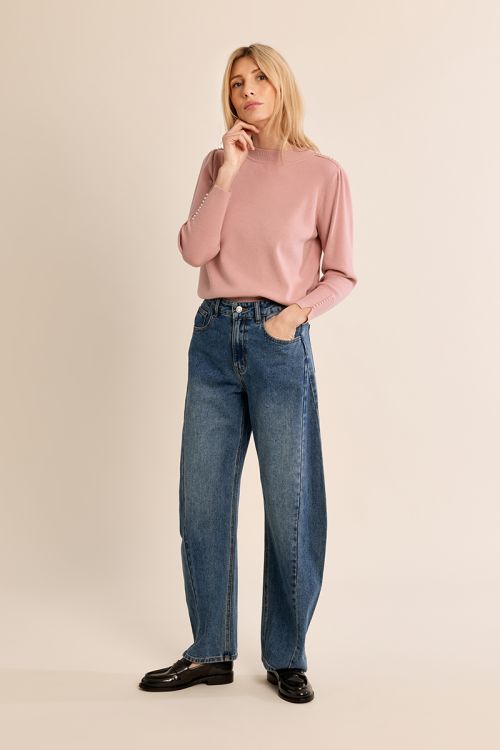 Pull droit, détails perlés