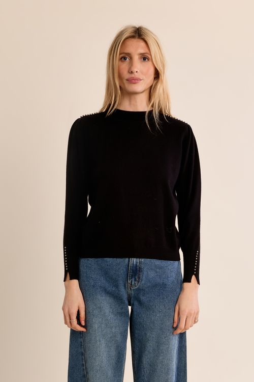 Pull droit, détails perlés