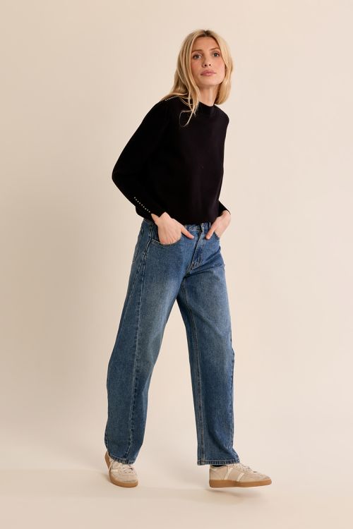 Pull droit, détails perlés