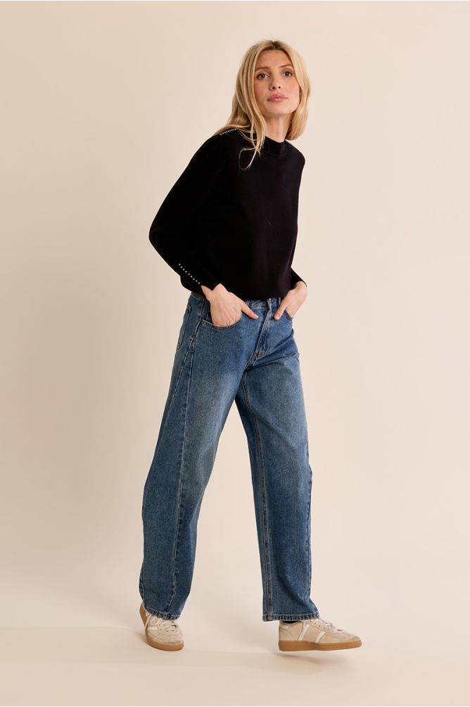 Pull droit, détails perlés
