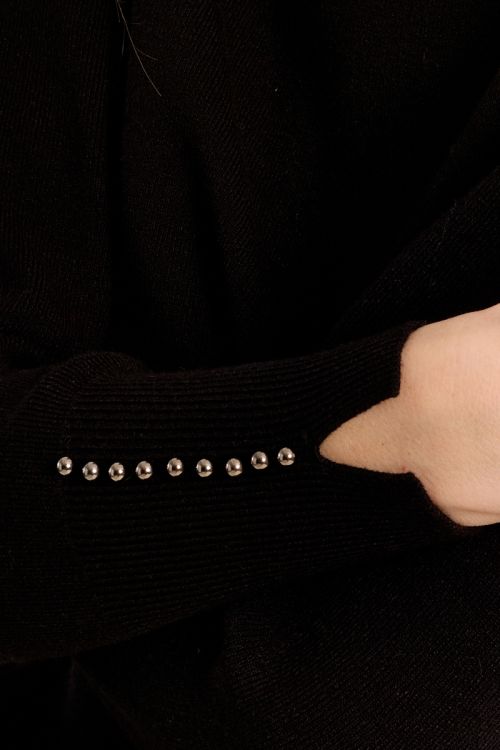 Pull droit, détails perlés