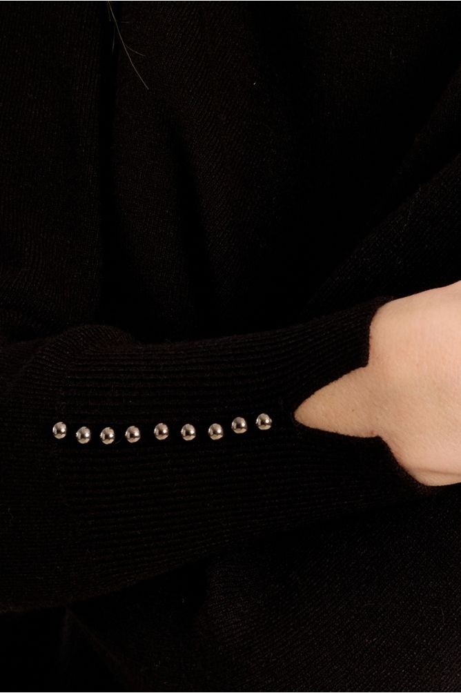 Pull droit, détails perlés