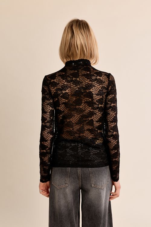 Sous-pull en dentelle
