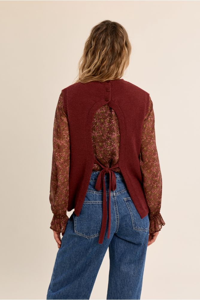 Sleeveless sweater, halter