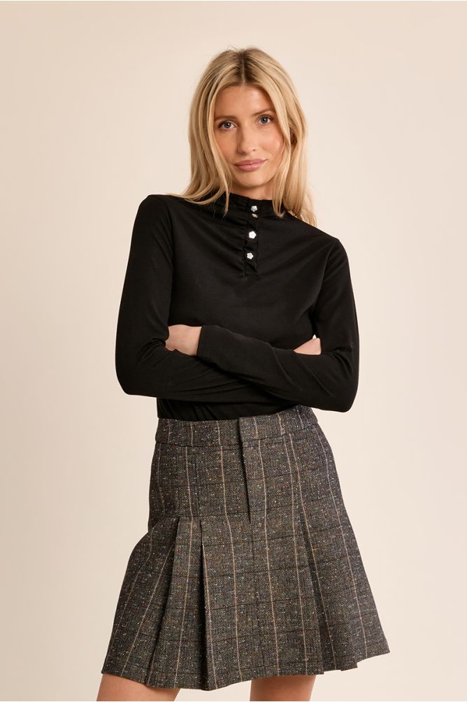 Fancy collar under-sweater