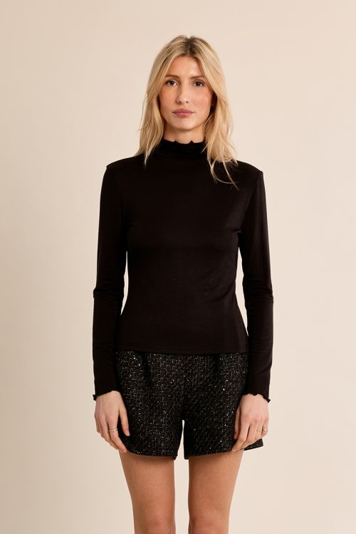 Undershirt, scalloped collar