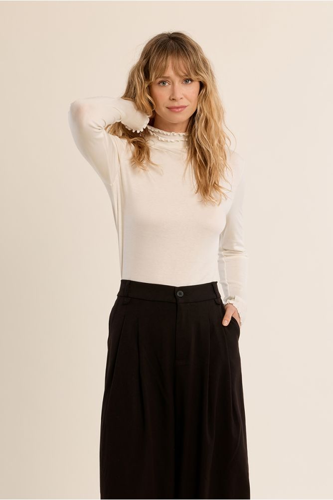 Undershirt, scalloped collar