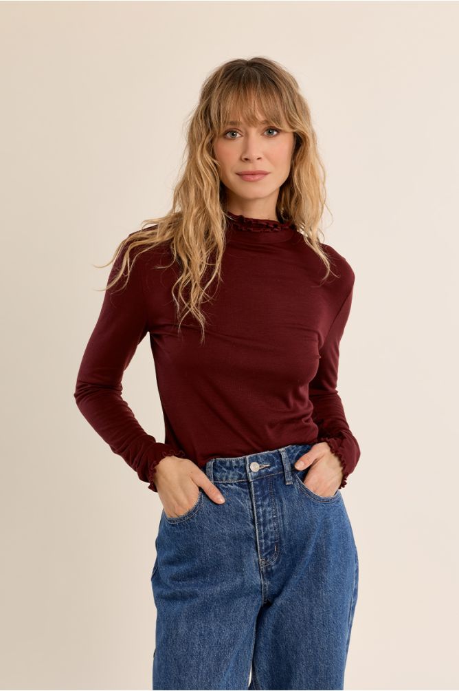 Undershirt, scalloped collar