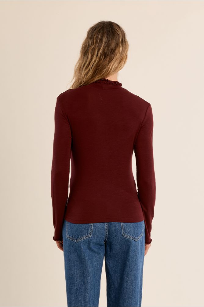 Undershirt, scalloped collar