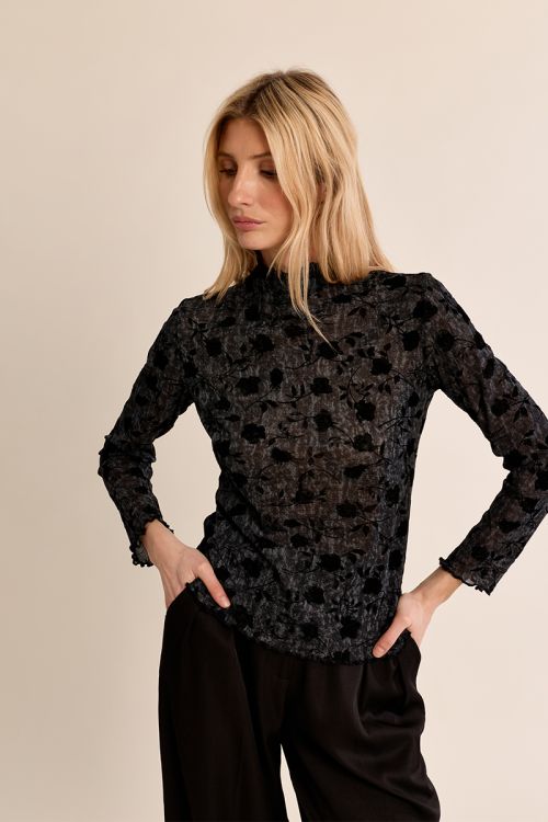 Top en semi-transparence, à fleurs