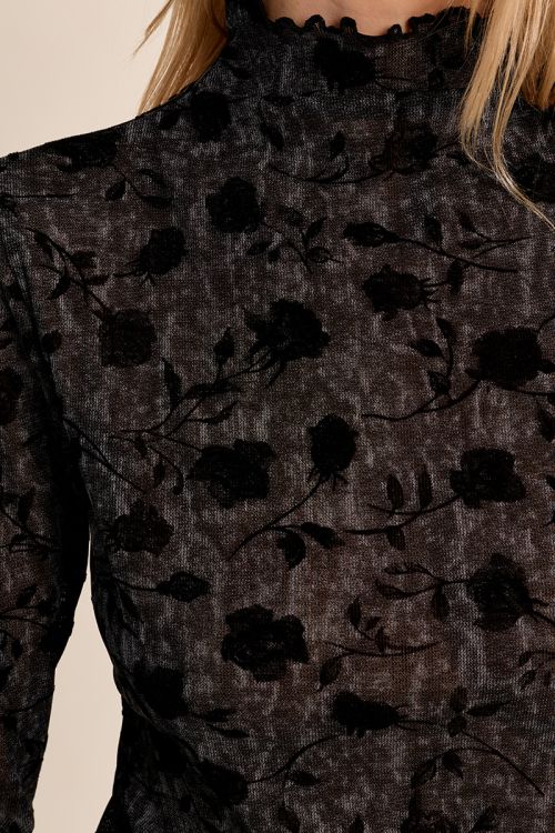 Top en semi-transparence, à fleurs