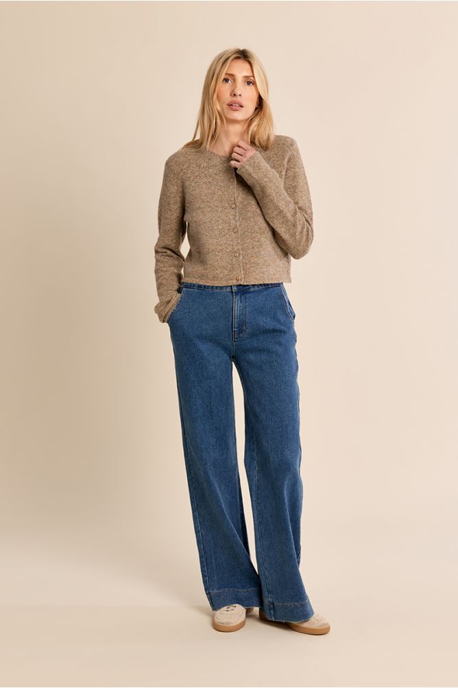 Short, fitted cardigan