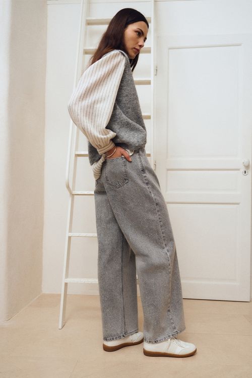 Jean évasé, parsemé de strass