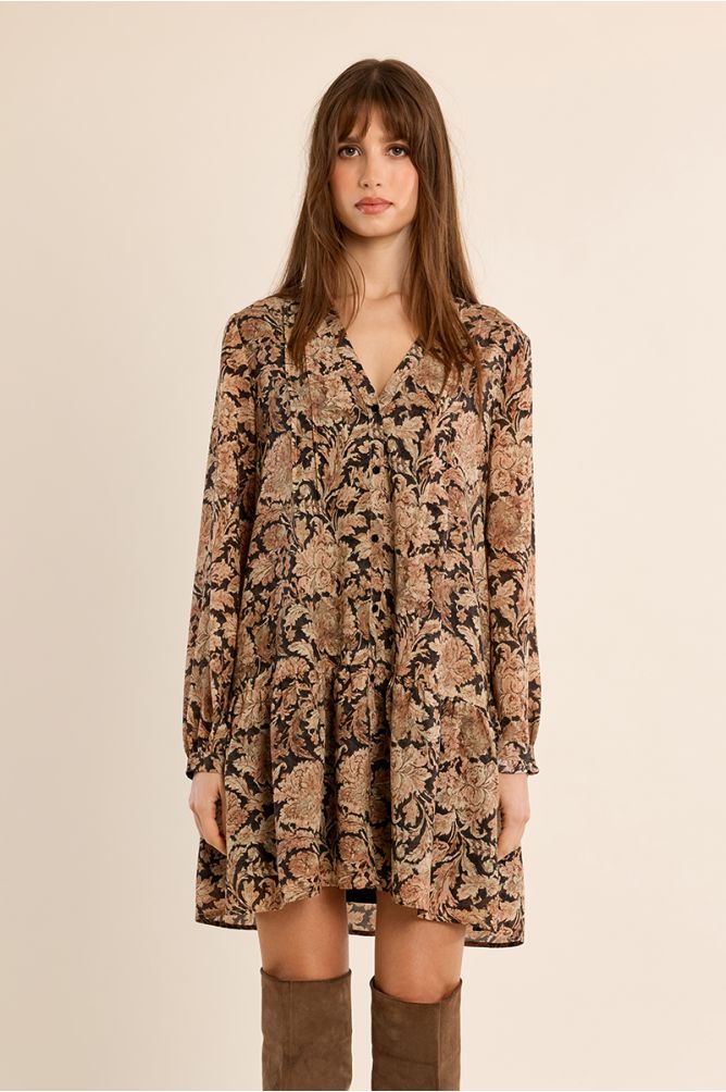 Vestido corto con estampado y volantes