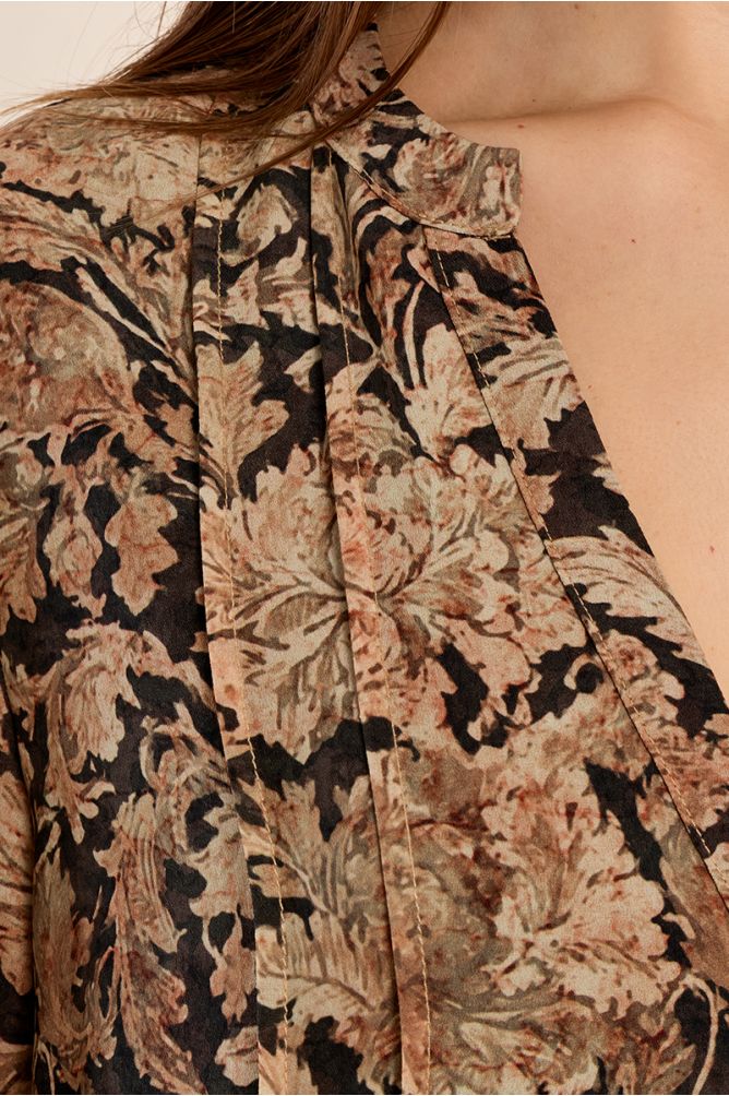 Robe courte évasée, motif à fleurs