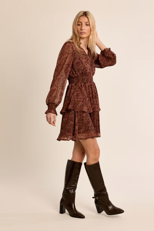 Vestido corto con estampado y volantes