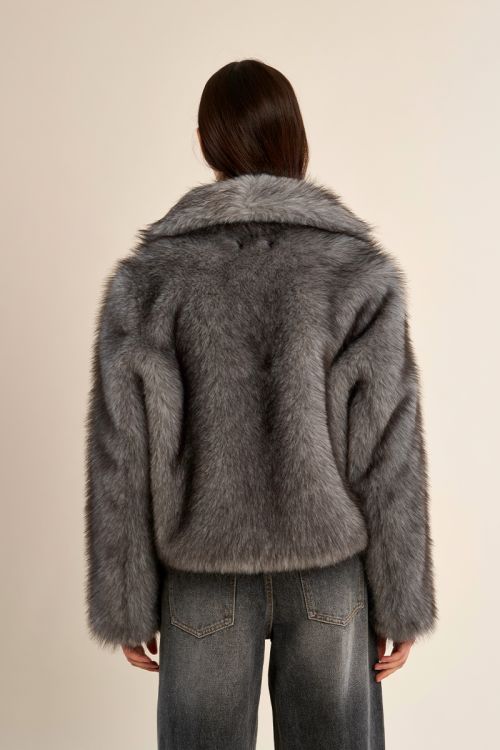 Veste courte en fausse fourrure