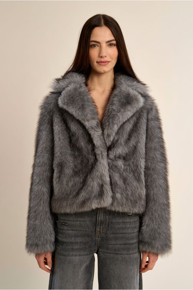 Veste courte en fausse fourrure