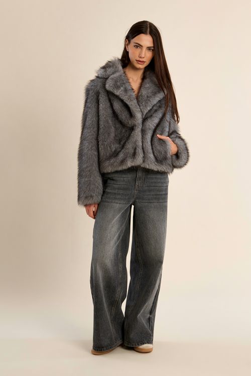 Veste courte en fausse fourrure