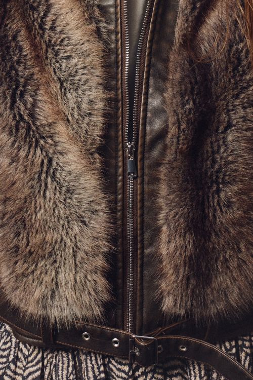 Chaqueta motera detalle peluche