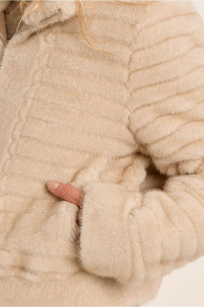 Veste zippée en fausse fourrure