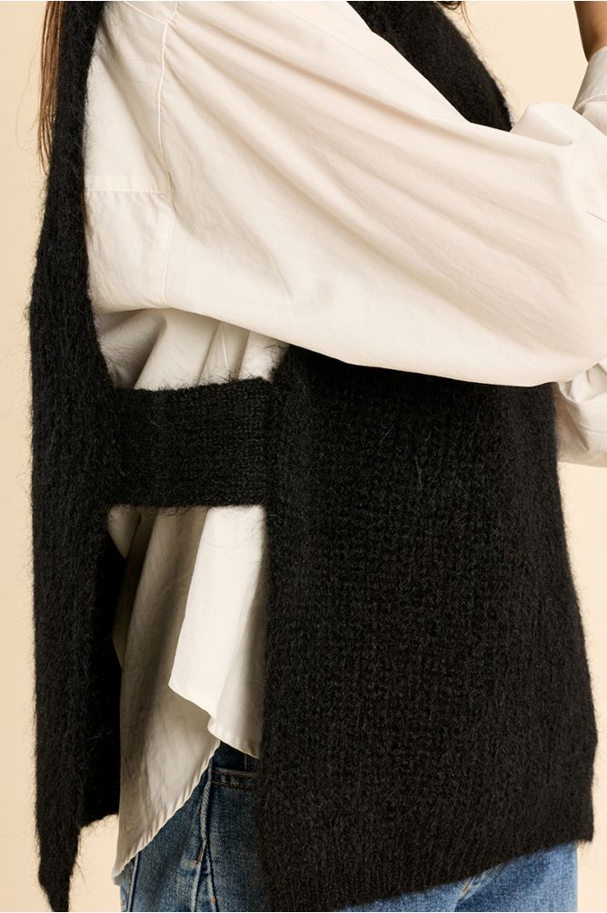 Knitted turtleneck sweater, sleeveless