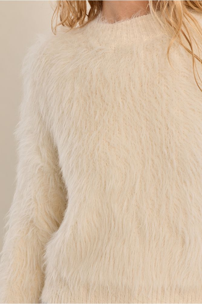 Pull droit, duveteux