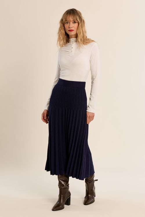 Long pleated knit skirt