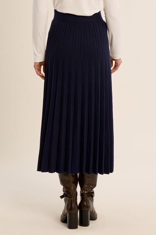 Long pleated knit skirt
