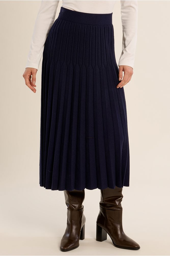 Long pleated knit skirt