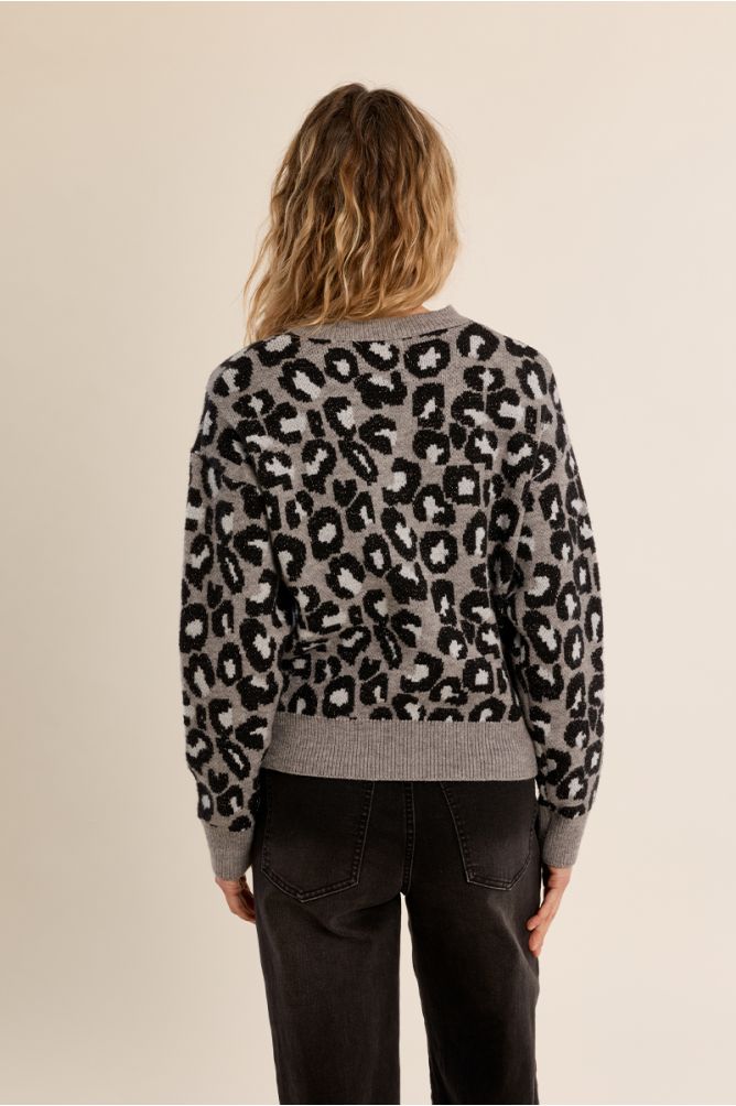 Straight leopard sweater