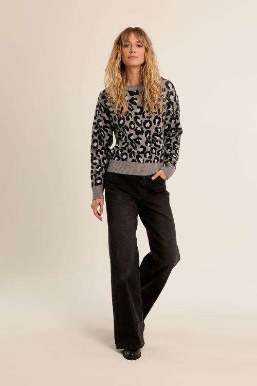 Straight leopard sweater