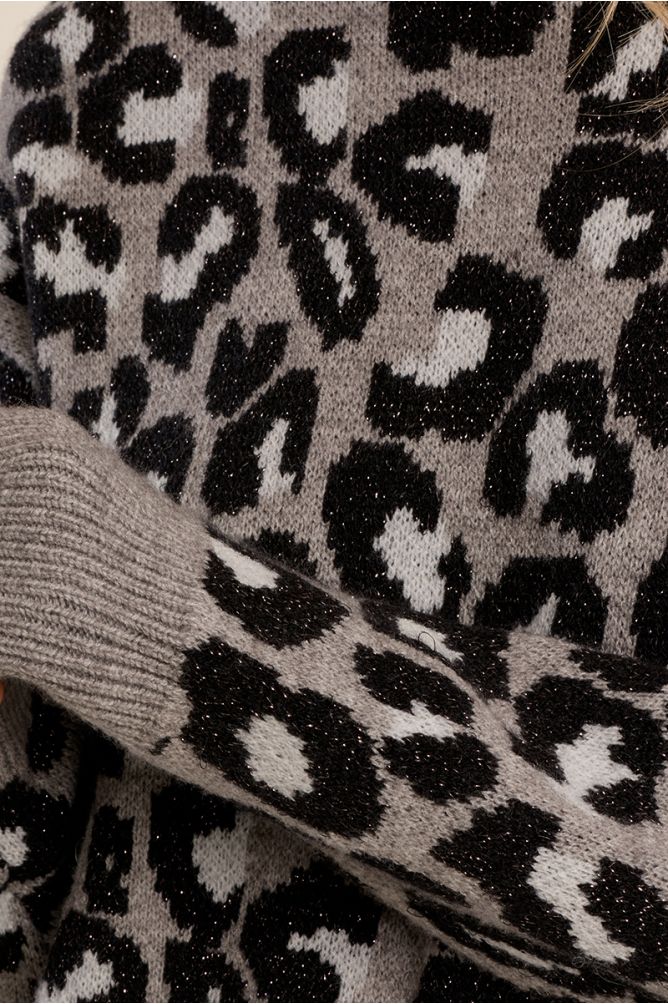 Straight leopard sweater