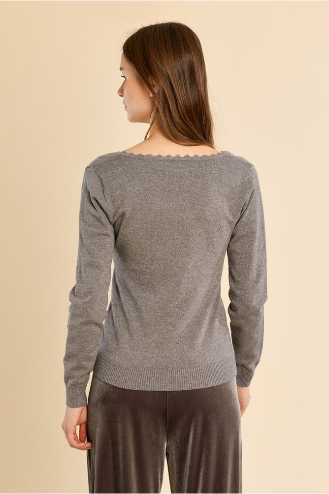 Pull ajusté, encolure carrée festonnée