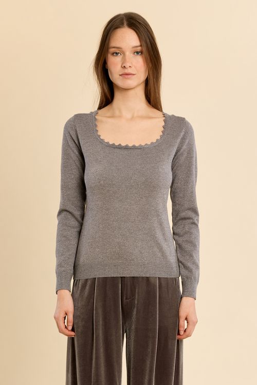 Fitted sweater, scalloped square neckline
