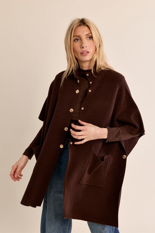 Knitted cape, buttoned