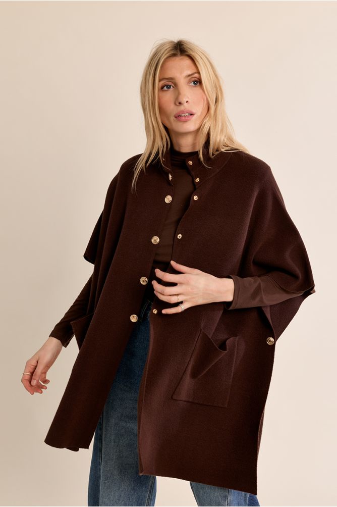 Knitted cape, buttoned