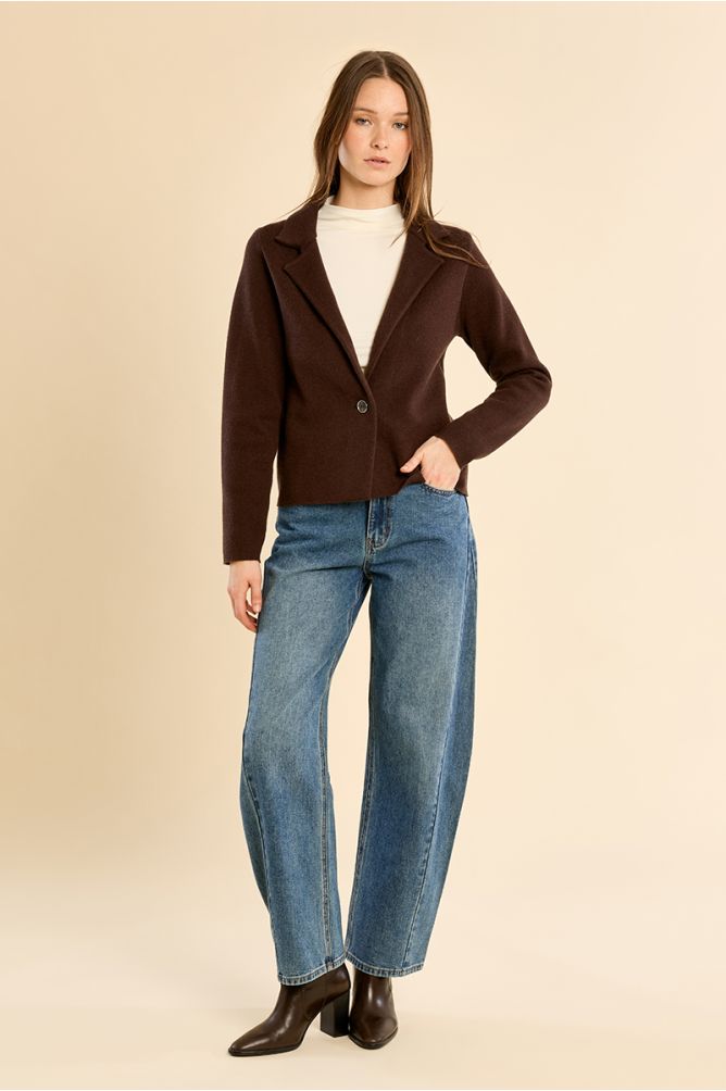 Chaqueta corta con cuello y solapa