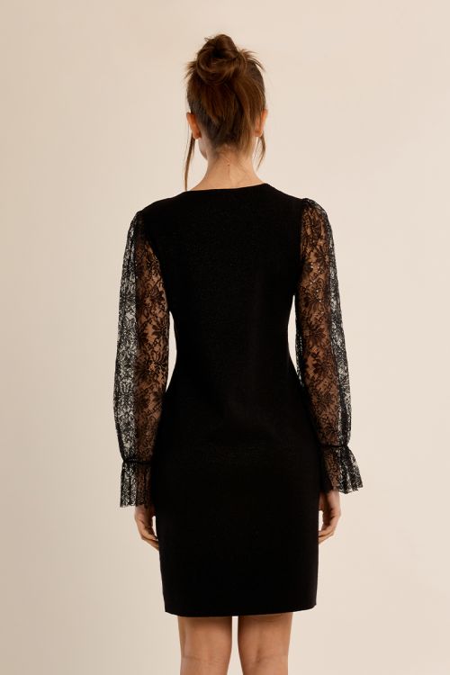 Vestido corto detalle encaje