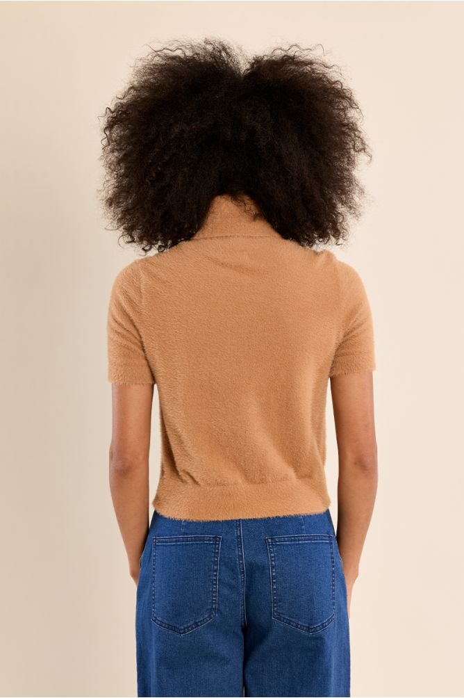Fluffy, sleeveless sweater