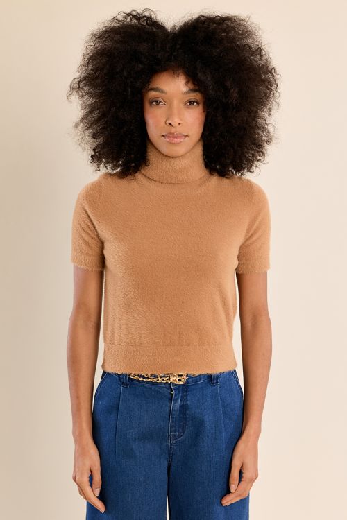 Fluffy, sleeveless sweater