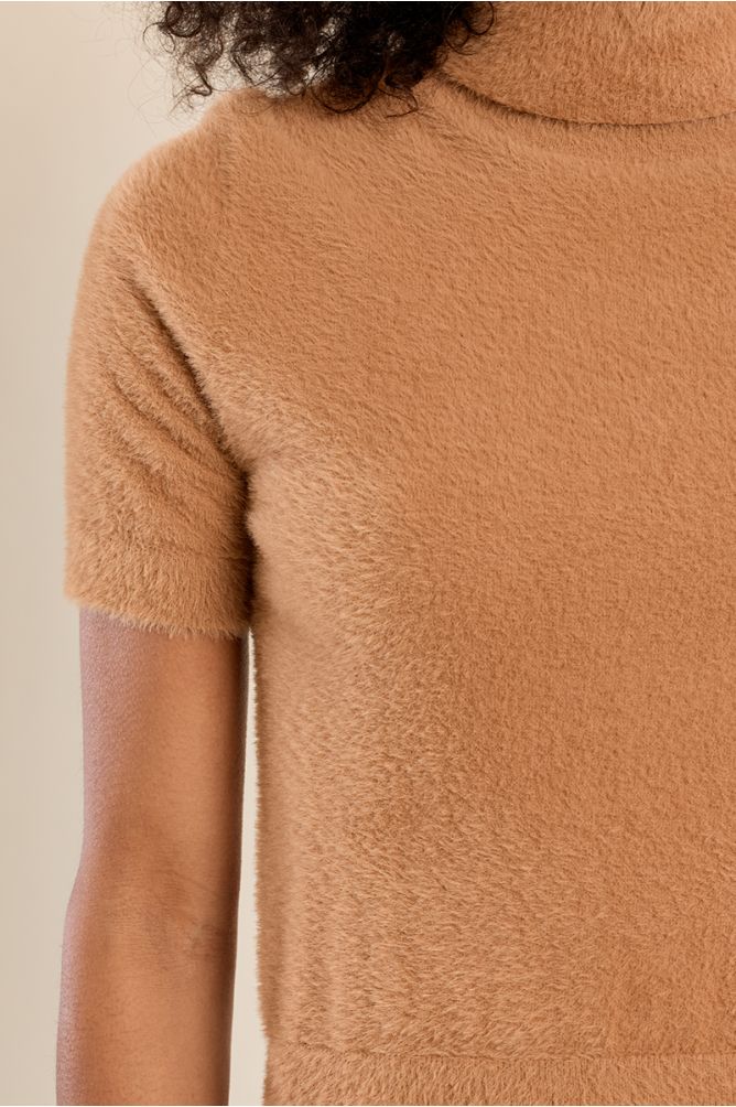 Fluffy, sleeveless sweater