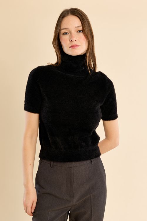 Fluffy, sleeveless sweater