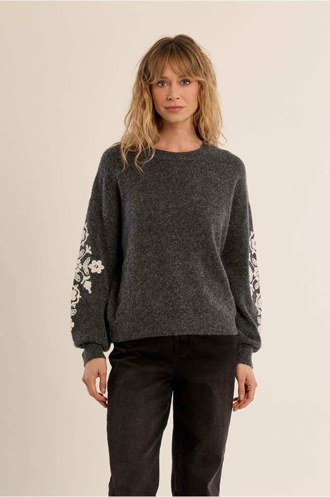 Knitted sweater, floral embroidery