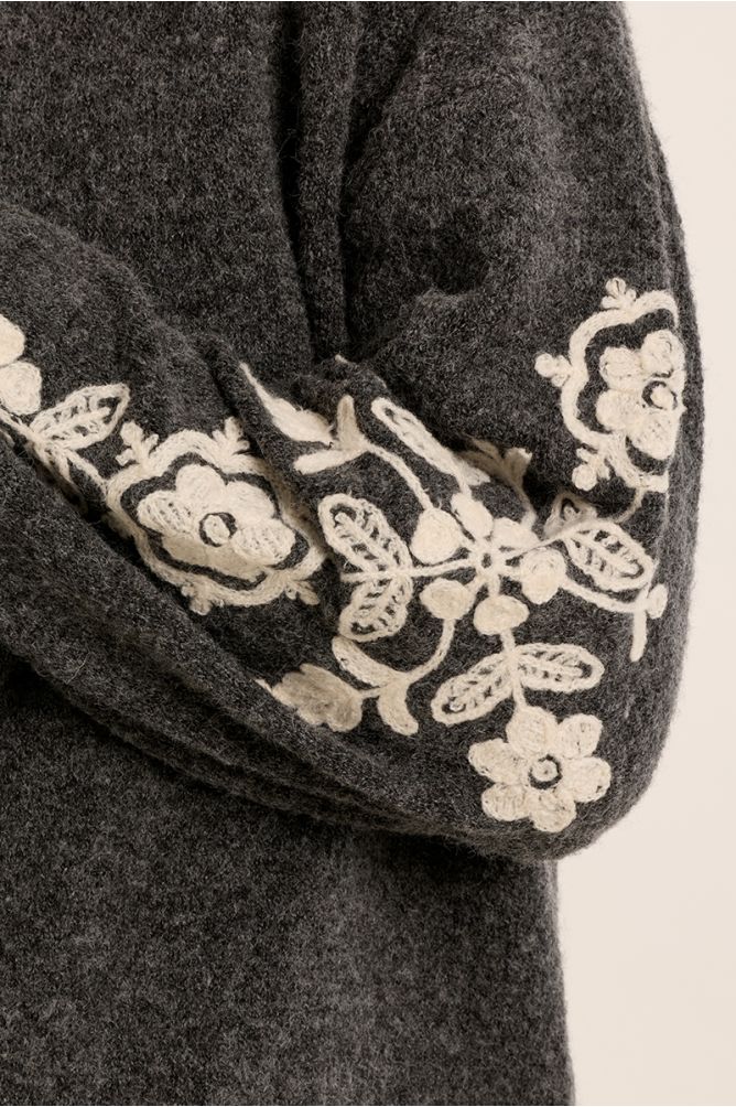 Knitted sweater, floral embroidery