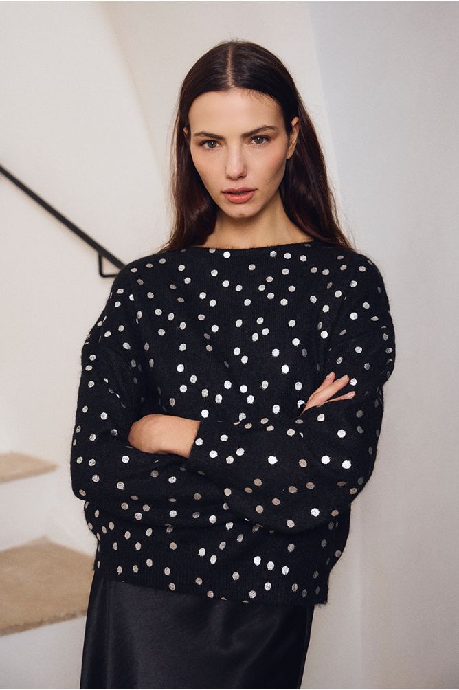 Boat neck sweater, polka dot pattern