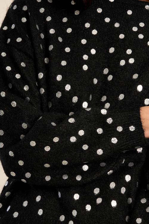 Boat neck sweater, polka dot pattern