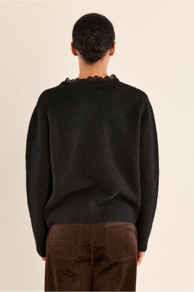 Pull en maille, col dentellé
