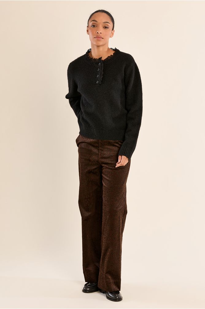 Knitted sweater, lace collar