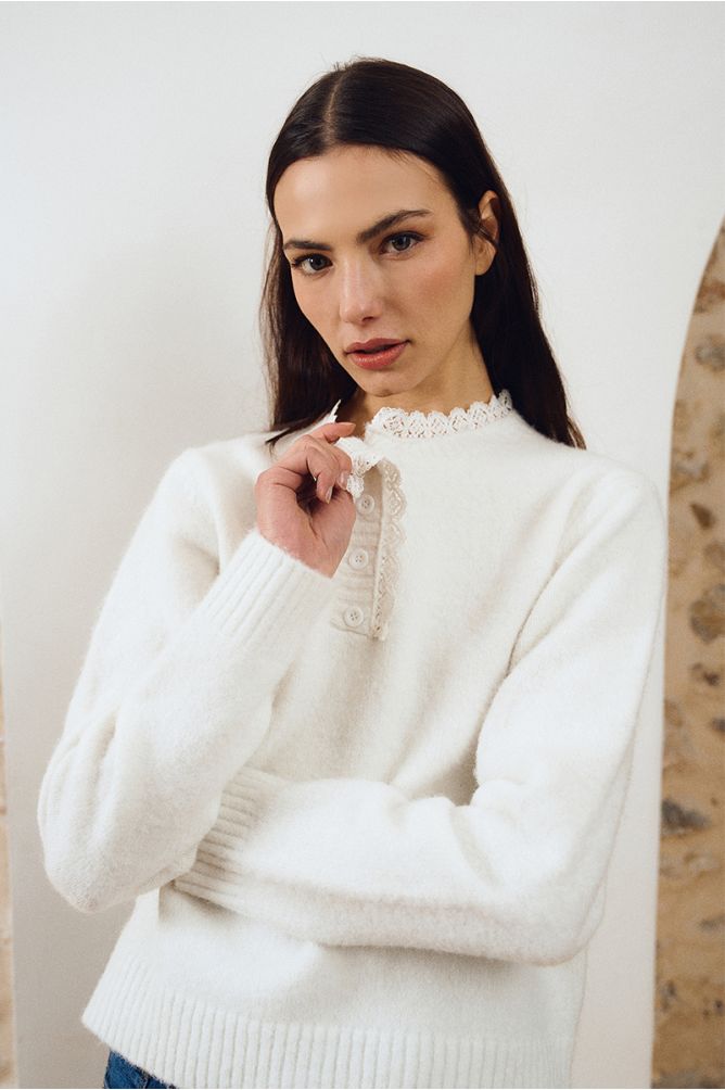 Pull en maille, col dentellé